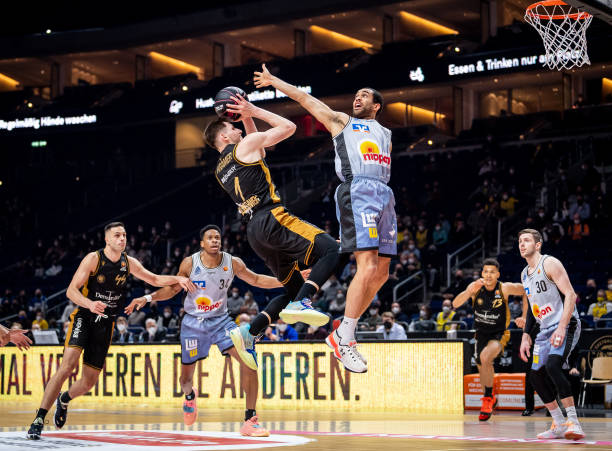 与由守转攻 与由守转攻