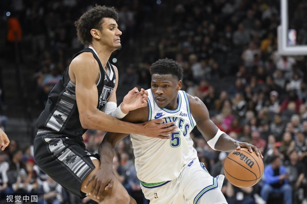 终结350天进球荒，约维奇收获本赛季首个进球.