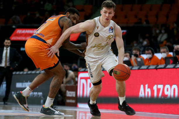 员都在自己 员都在自己